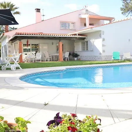 Vila, Piscina,praia, 20 Km Lisboa Сasa de vacaciones